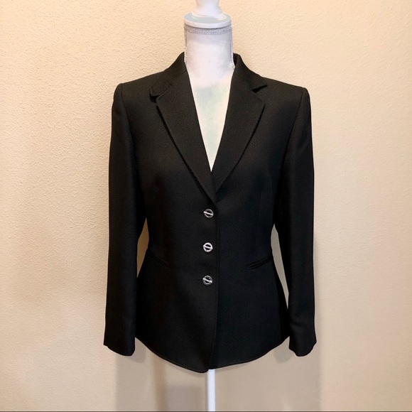 Tahari Jackets & Blazers - Tahari Fitted Notched Collar Black Textured Jacket